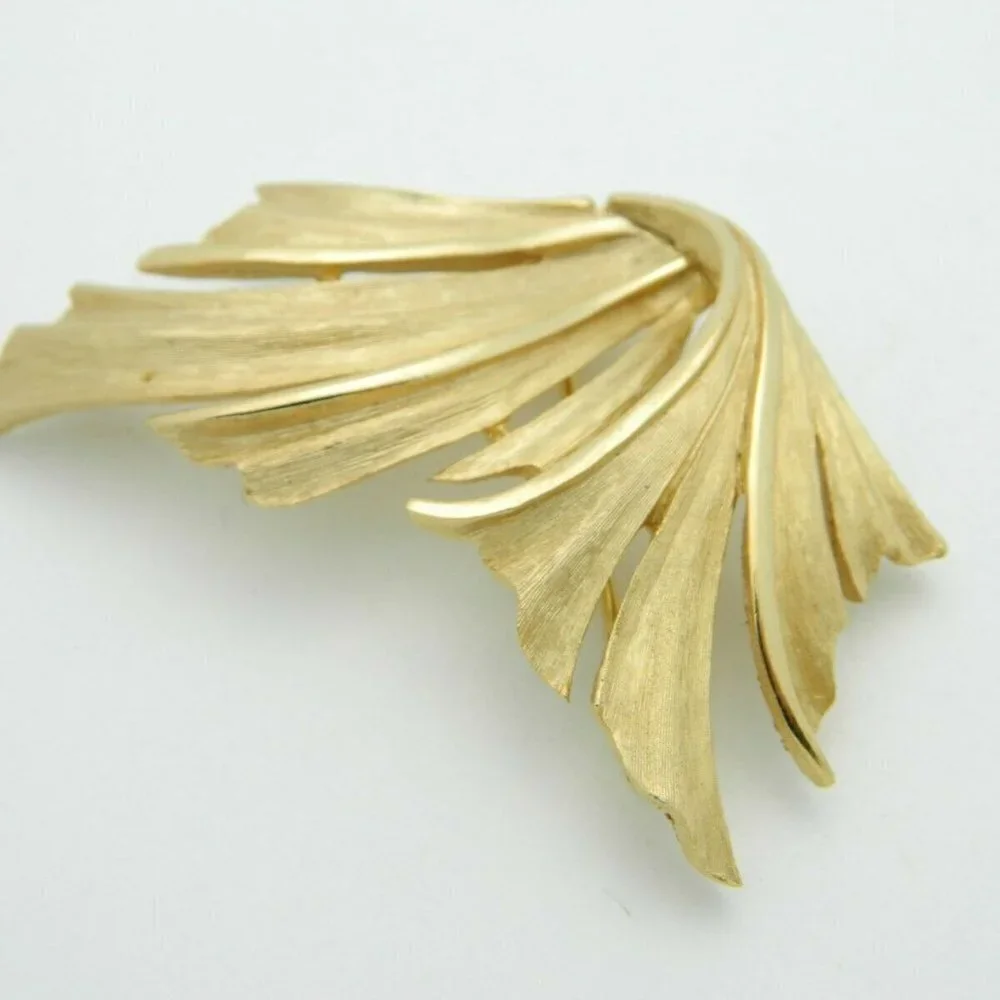 CROWN TRIFARI Textured Abstract Modern Openwork